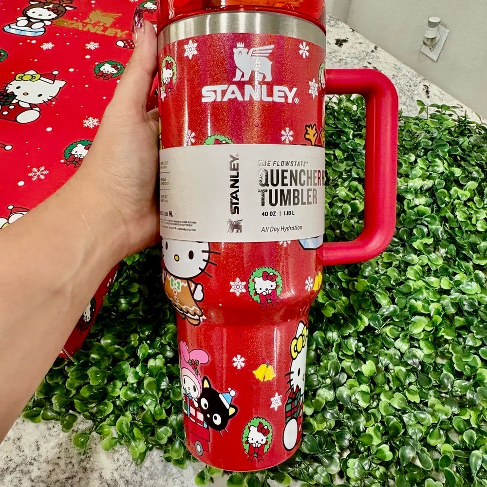 Hello kitty stanley 40 oz - Picture 2 of 6
